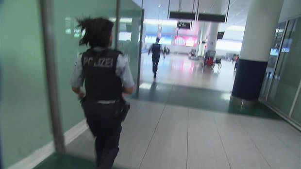 Achtung Kontrolle - Dienstag: Aufregung Am Flughafen